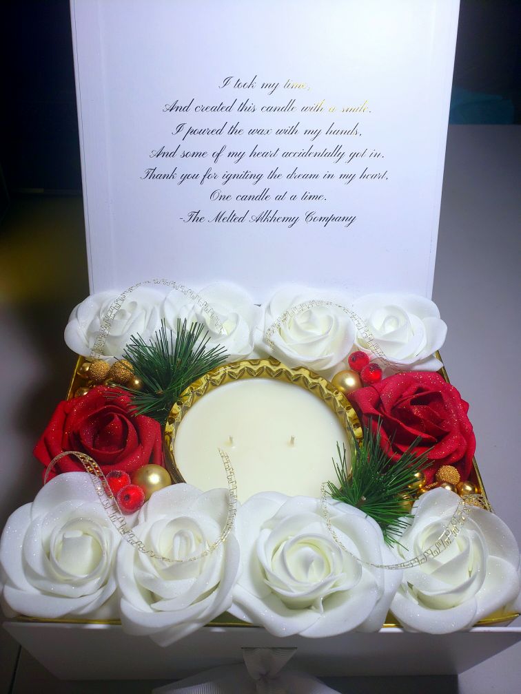"Classique" White/Red Floral Candle Arrangement